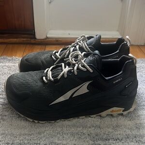 Altra Olympus 5, Gortex Waterproof Trail Runners. Mens 10 (US)